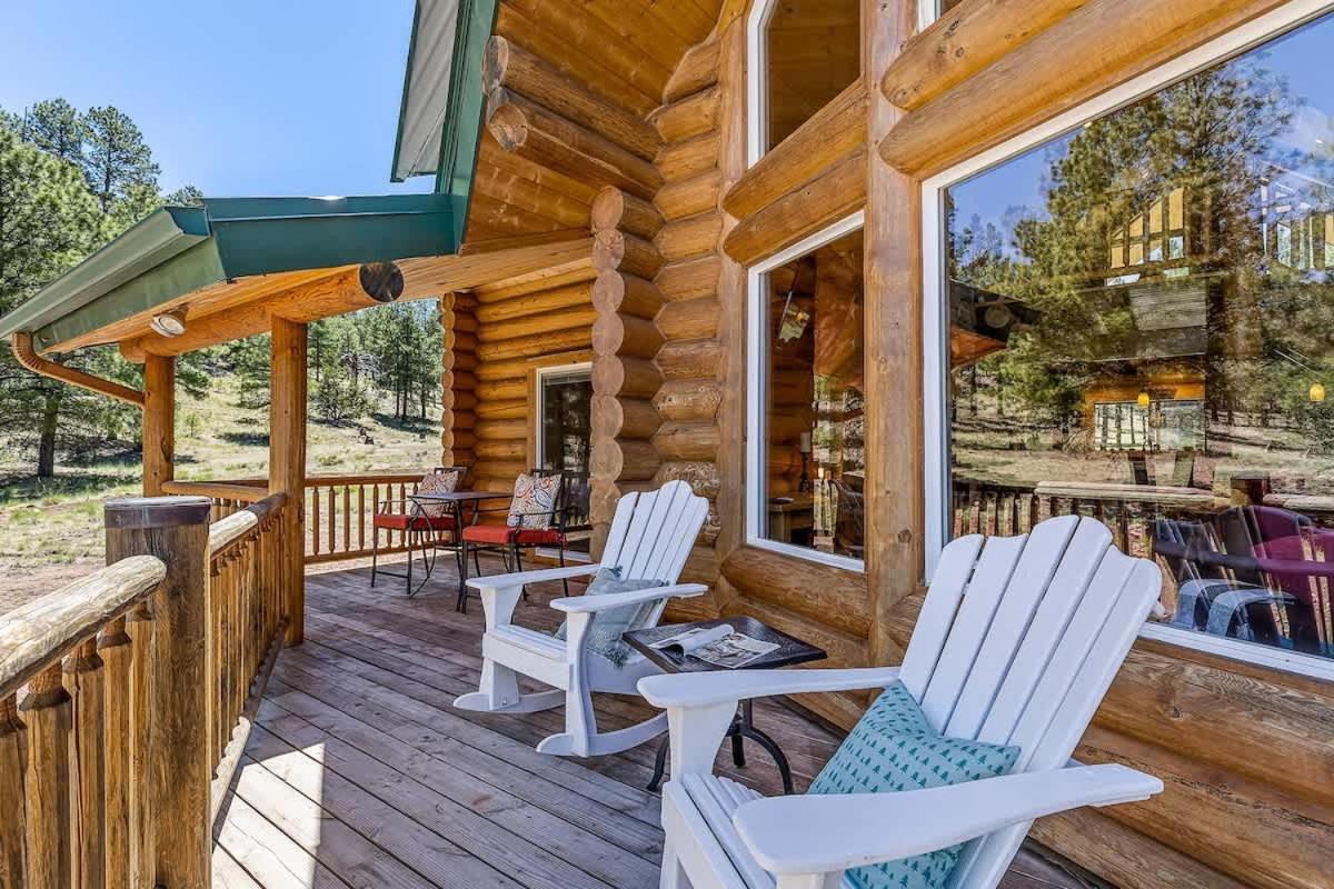 New Cozy Updated Hottub Theater National Forest Holiday home *