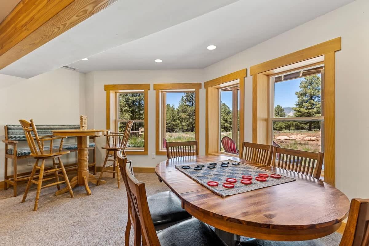 New Cozy Updated Hottub Theater National Forest *