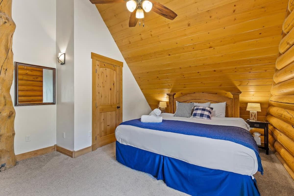 New Cozy Updated Hottub Theater National Forest Holiday home Flagstaff