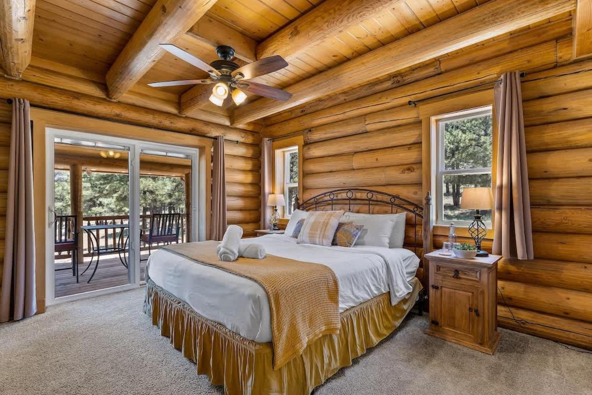 New Cozy Updated Hottub Theater National Forest