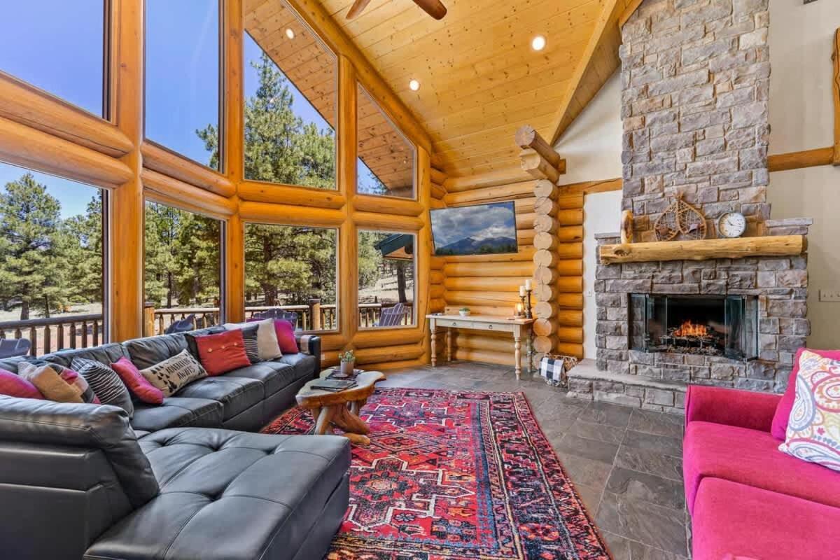 New Cozy Updated Hottub Theater National Forest *