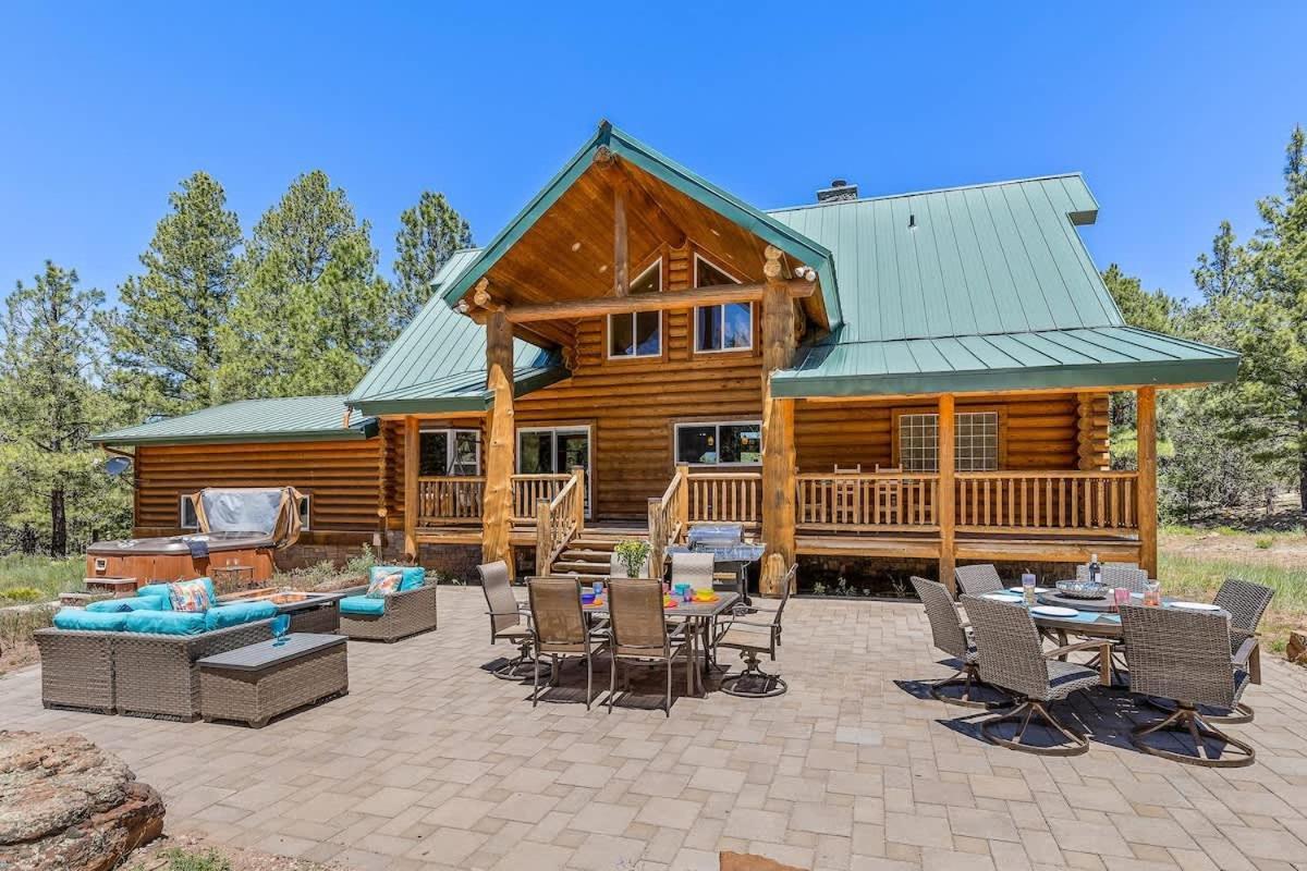 New Cozy Updated Hottub Theater National Forest *