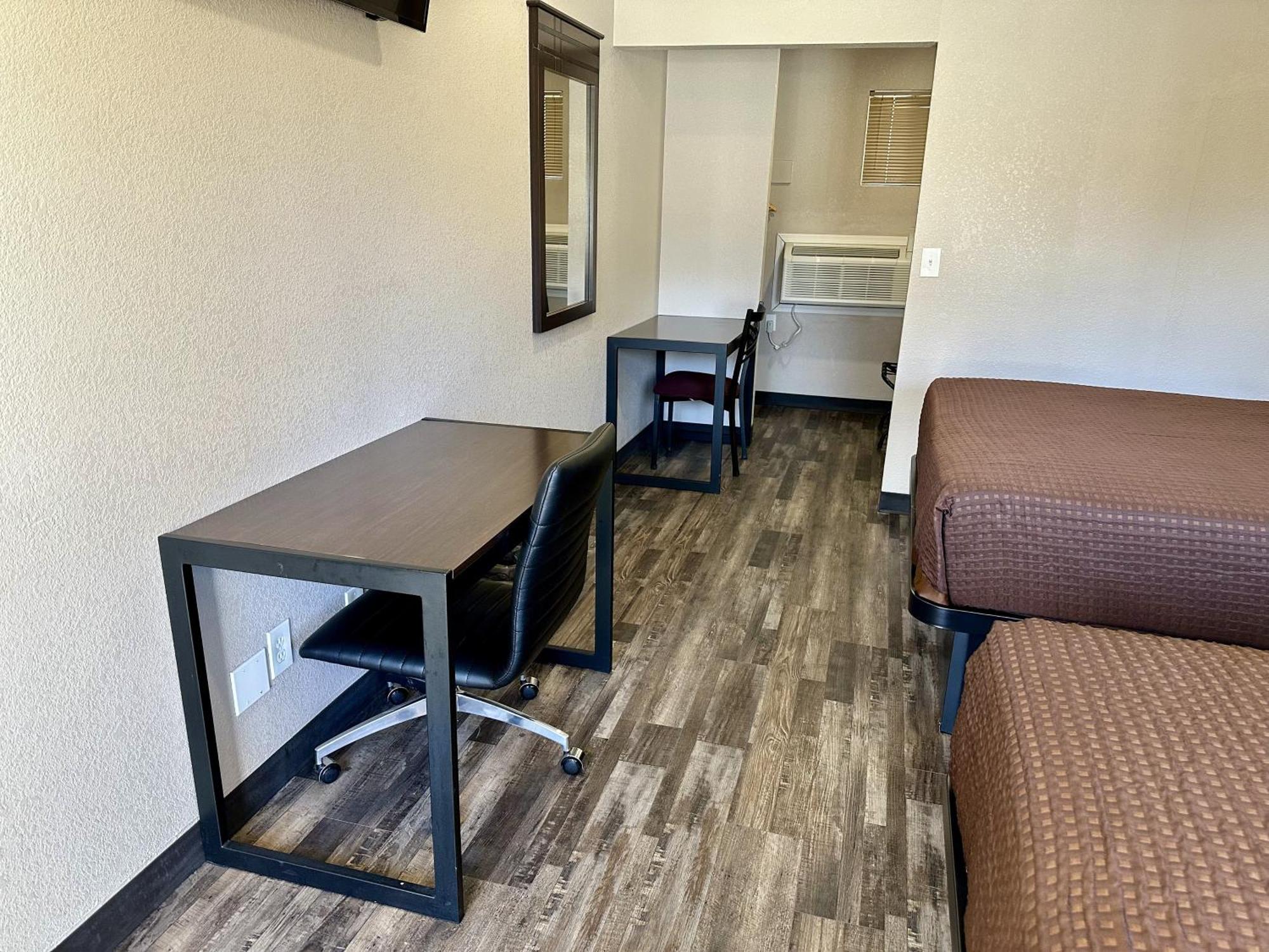 West Nau - Downtown Motel