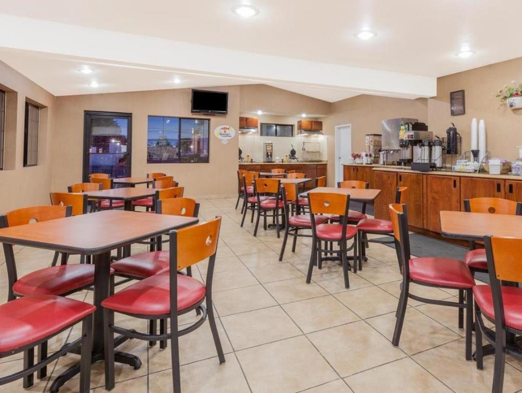 Hotel 6 Flagstaff, Az 3*