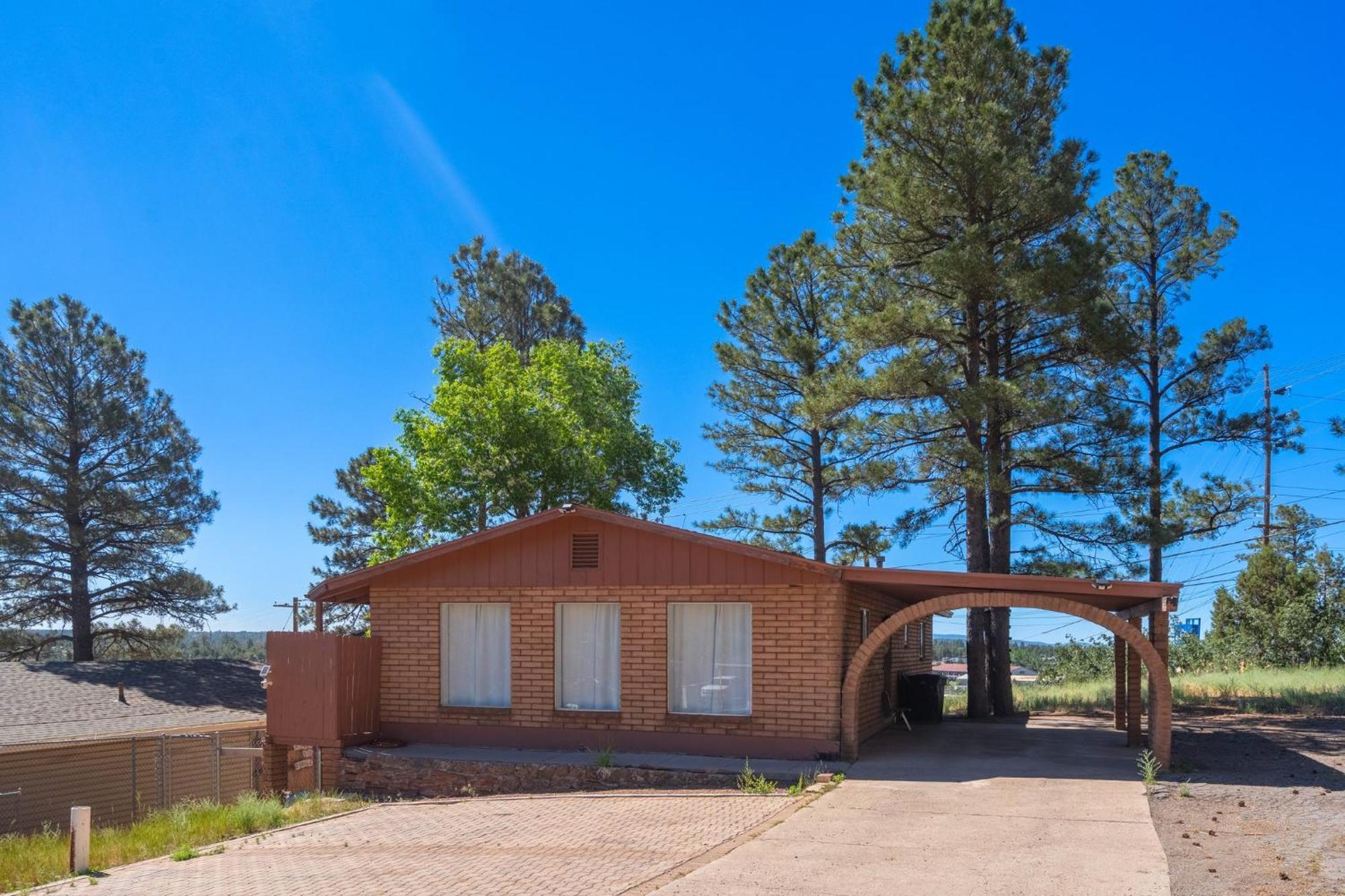 New I Mountain Views I Hot Tub I Lawn Games I Patio I Bbq Holiday home Flagstaff