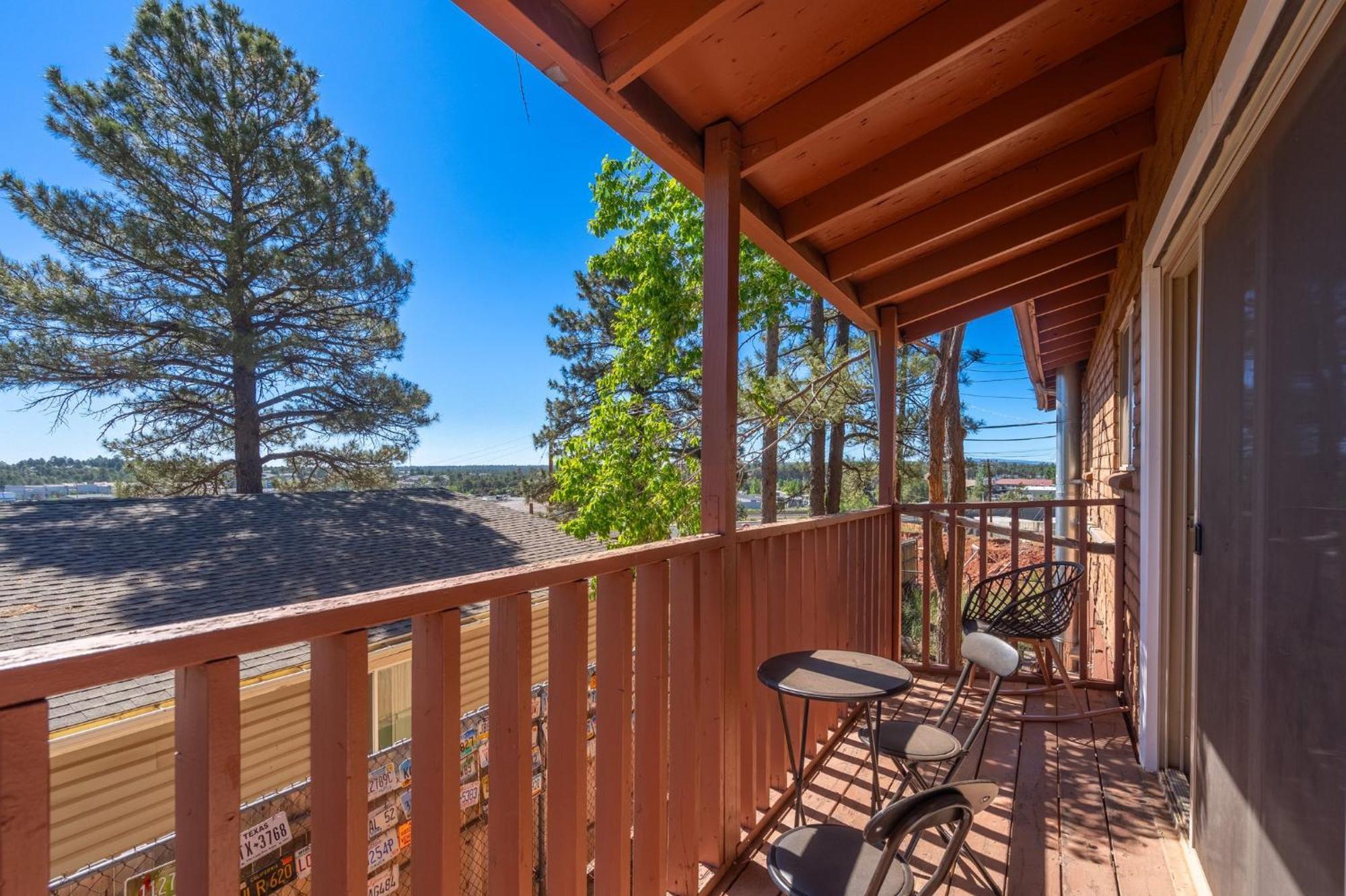 New I Mountain Views I Hot Tub I Lawn Games I Patio I Bbq *