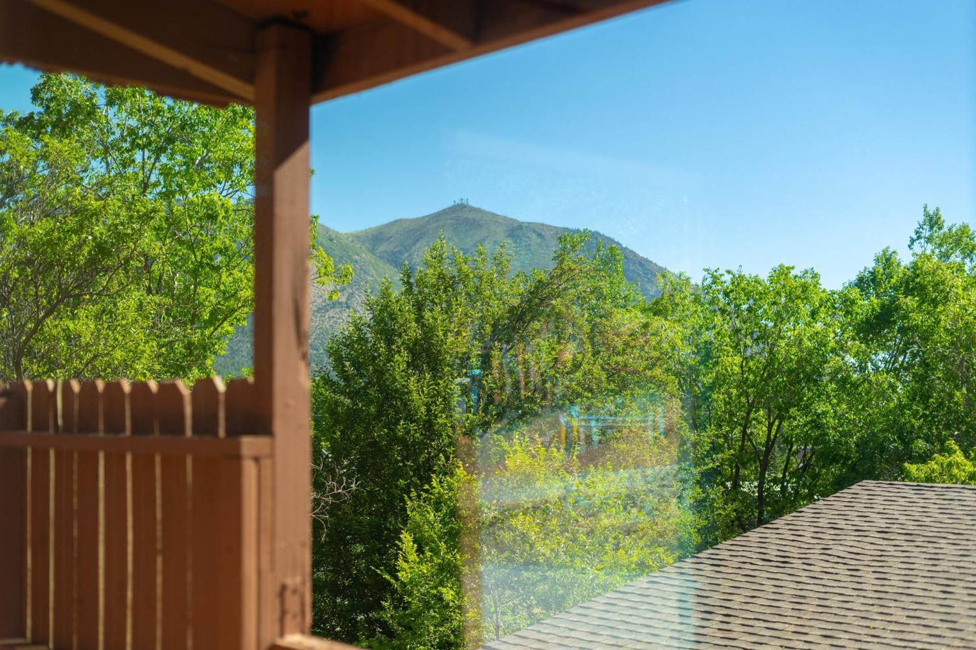 New! Huge 5br Mountain Views Game Hot Tub Lawn Games Bbq Holiday home *