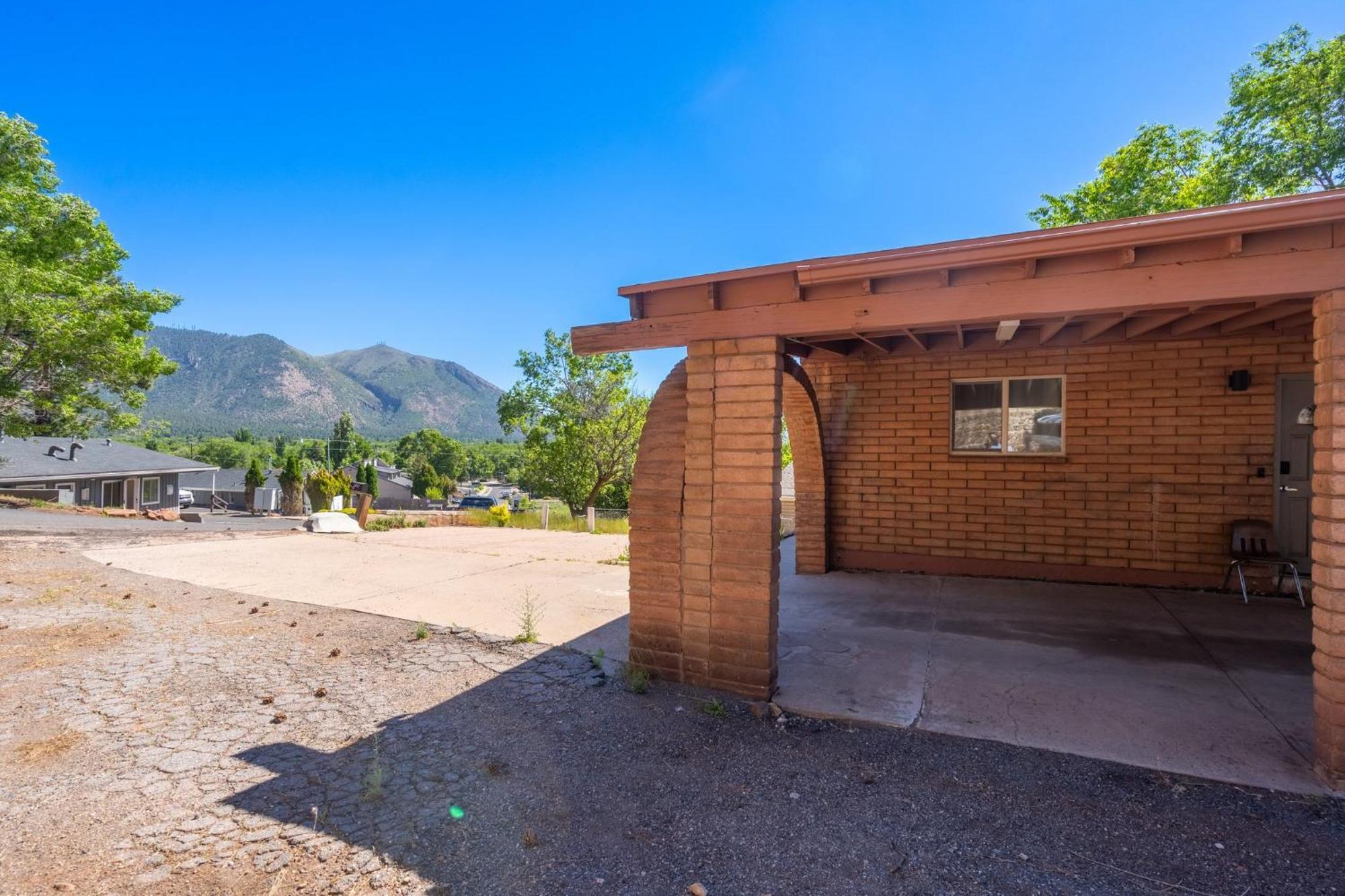 New! Huge 5br Mountain Views Game Hot Tub Lawn Games Bbq Holiday home Flagstaff