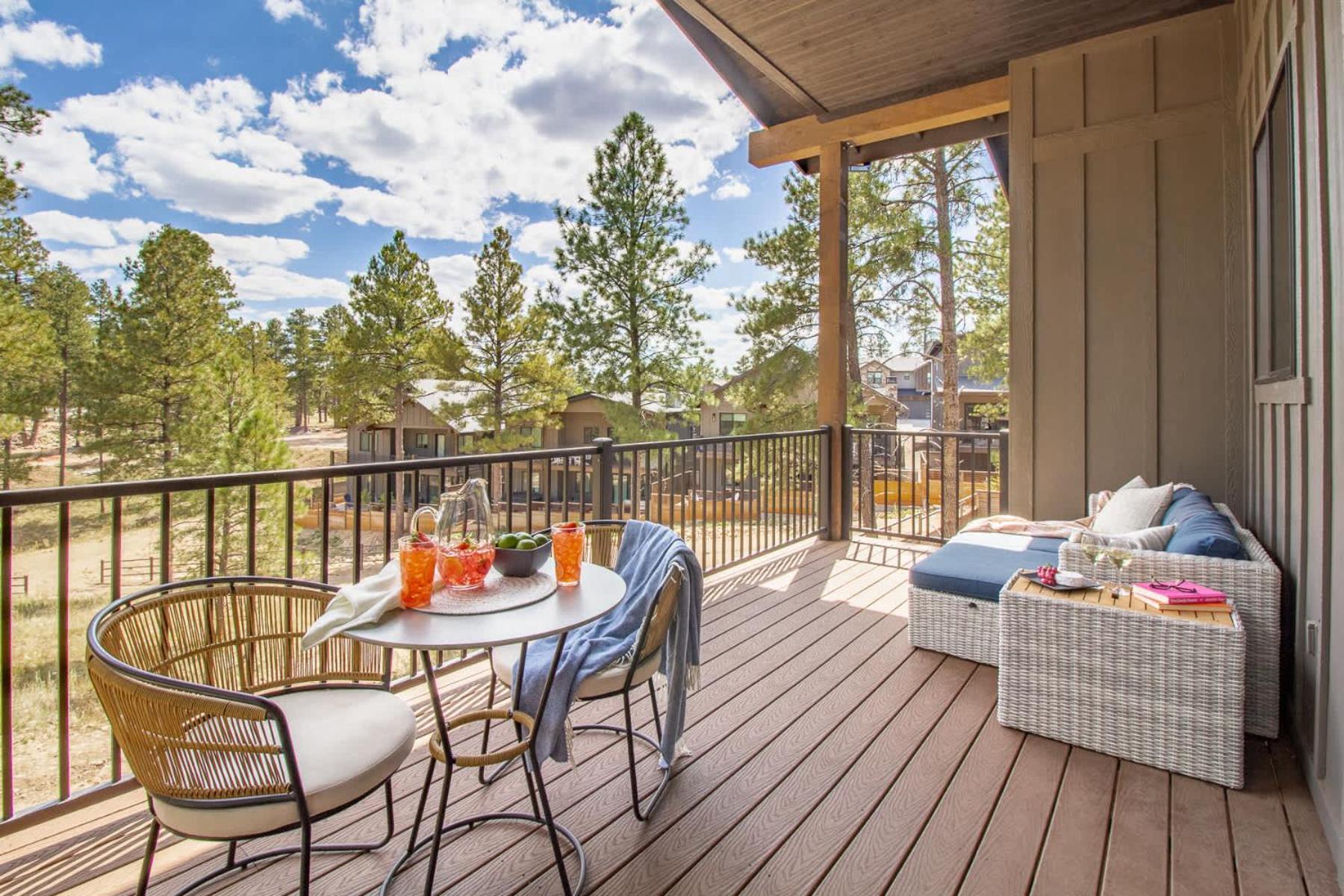 With Near Pine Canyon Holiday home *