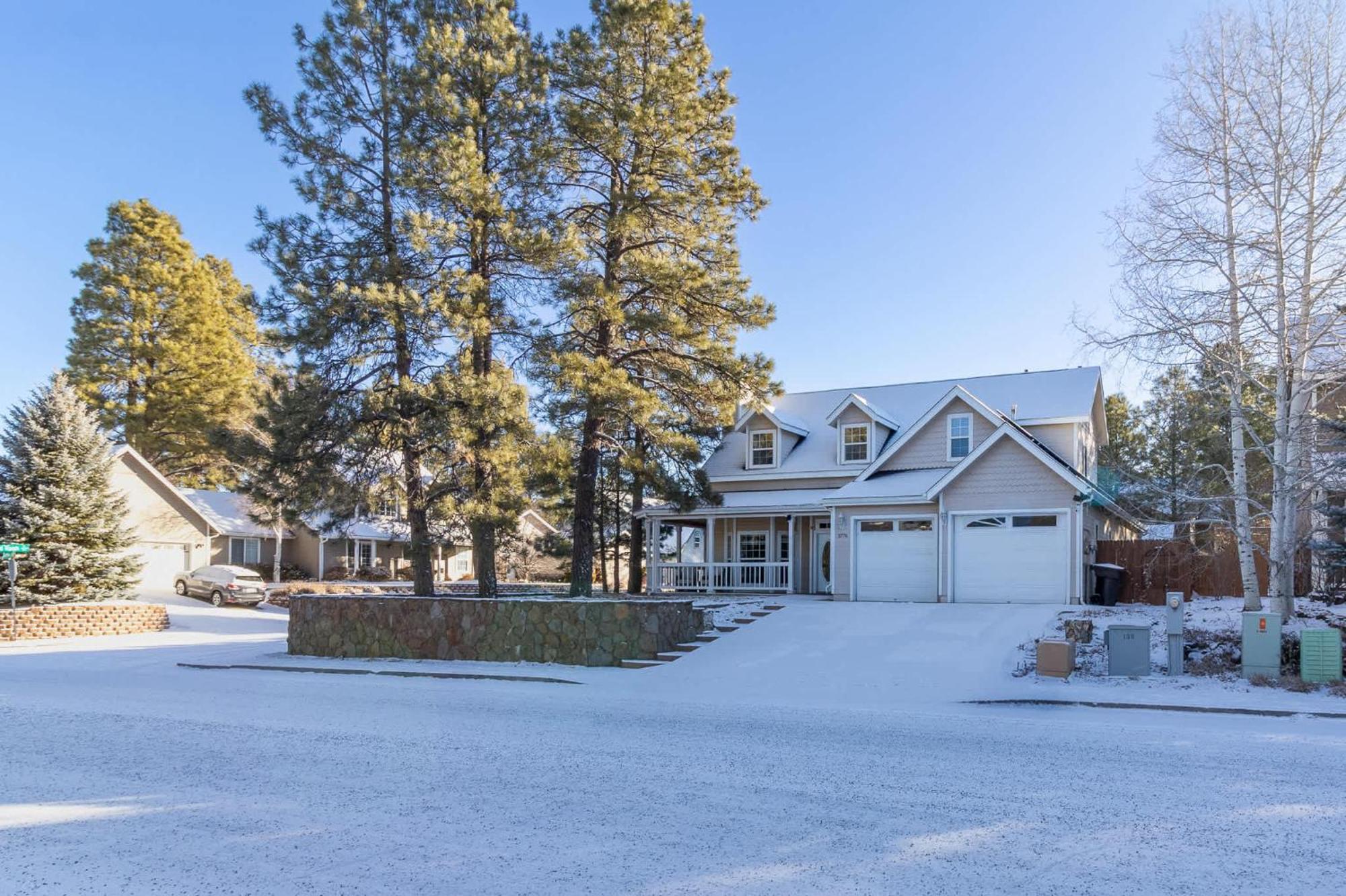 Spacious Retreat With 2 Master Foosball&ac Holiday home Flagstaff