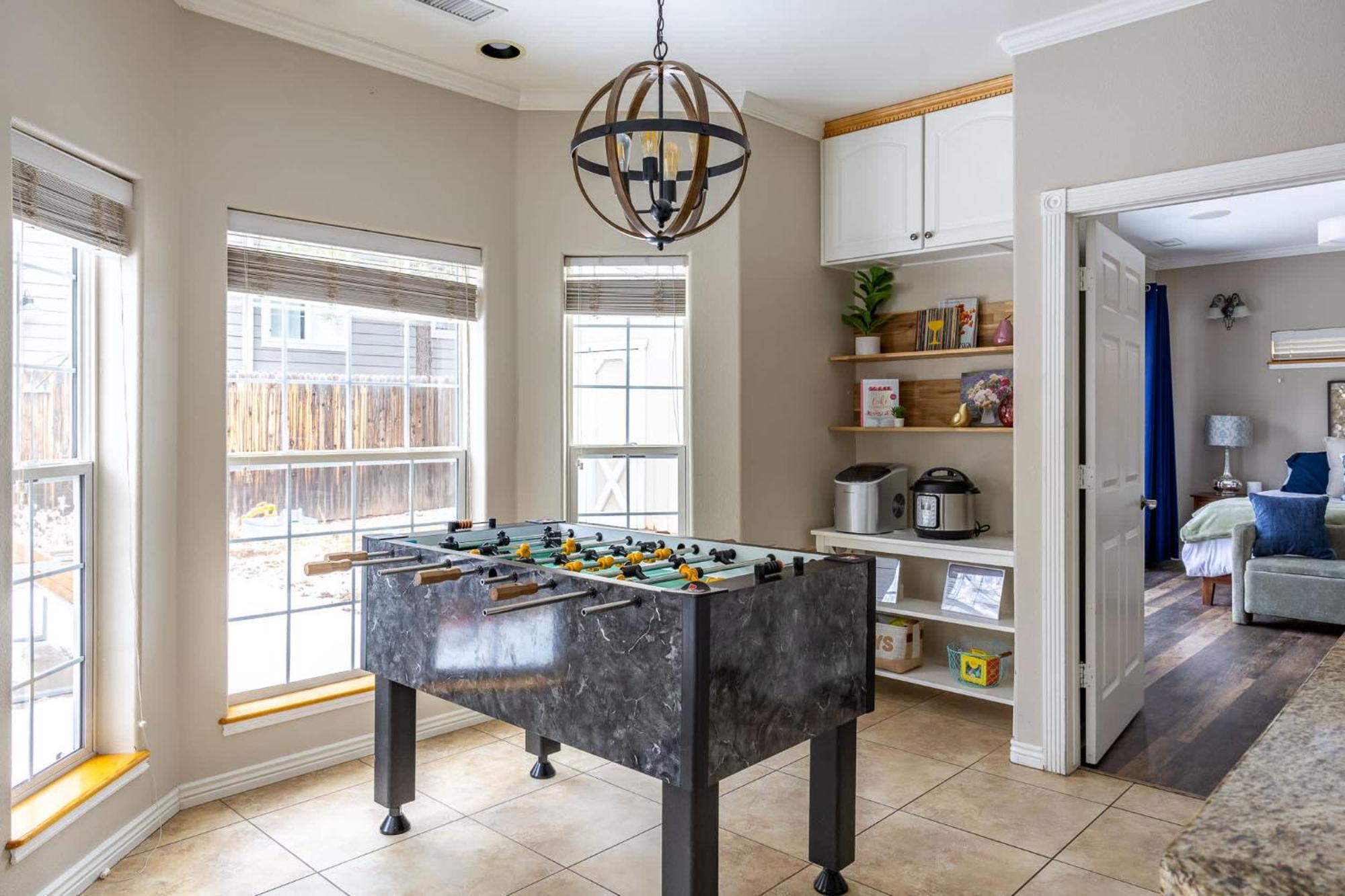 Spacious Retreat With 2 Master Foosball&ac Holiday home *