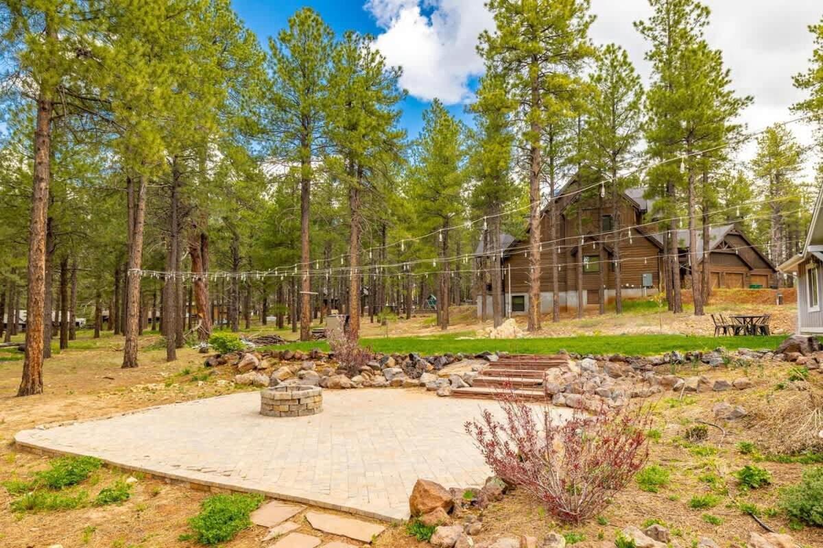 Large Near Violas With Hot Tub Holiday home *