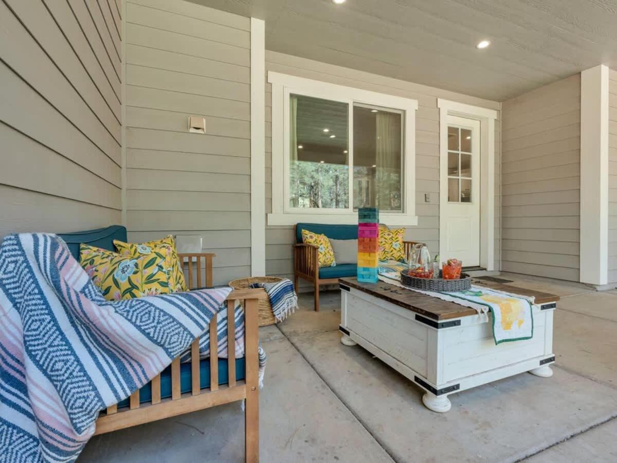 Large Near Violas With Hot Tub *