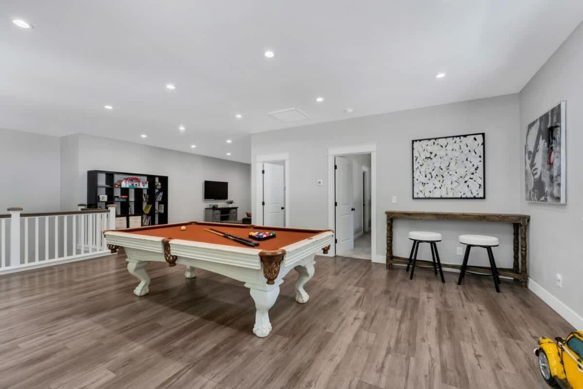 Large Near Violas With Hot Tub Holiday home