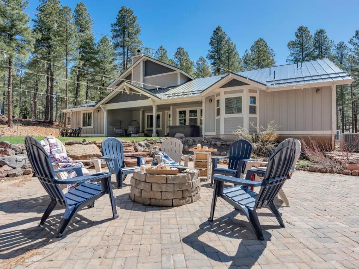 Large Near Violas With Hot Tub Holiday home *