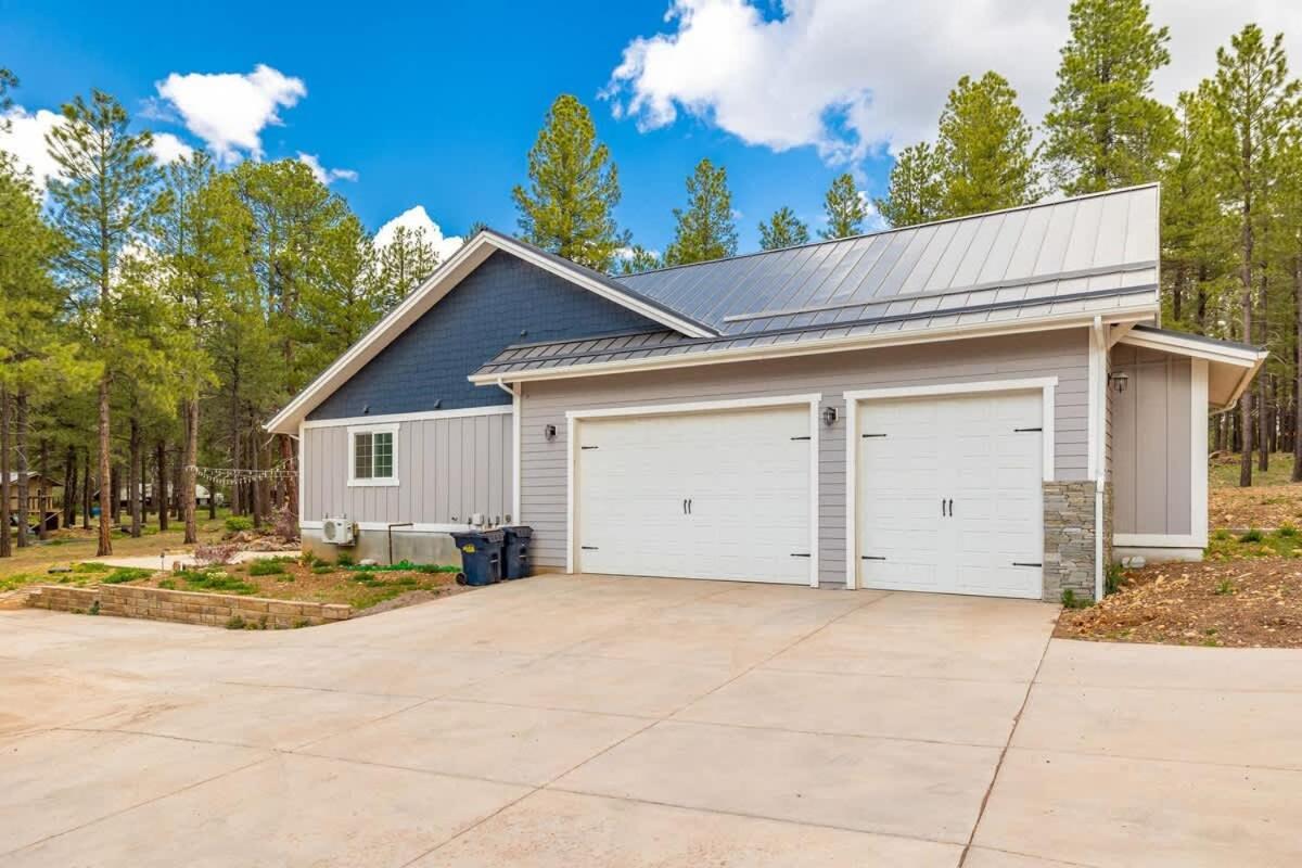 Large Near Violas With Hot Tub