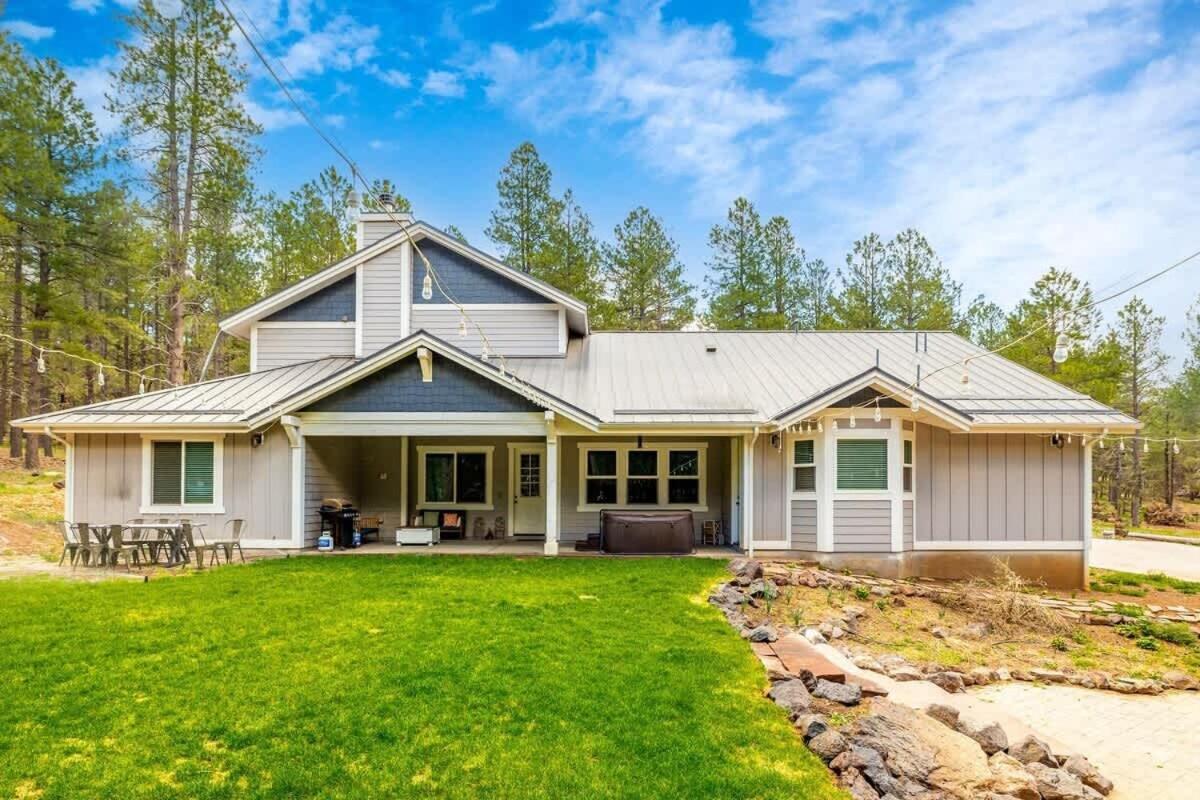 Large Near Violas With Hot Tub Flagstaff