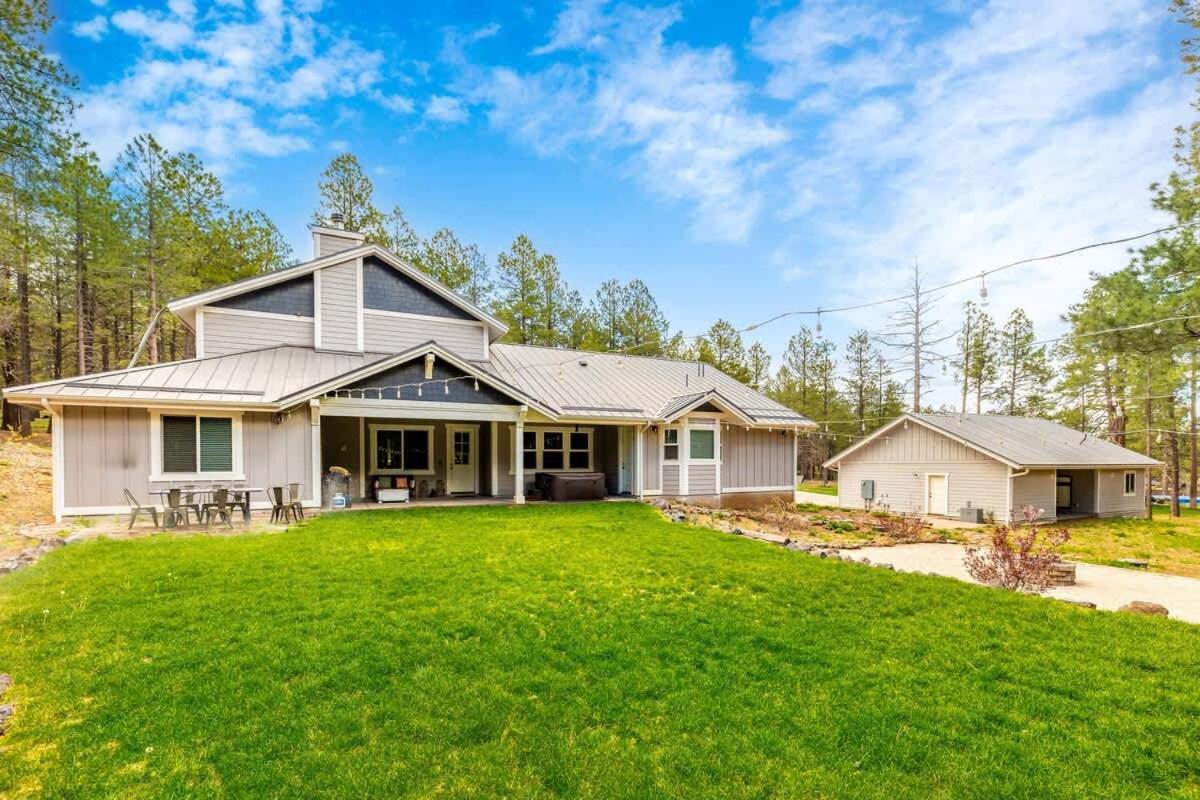 Large Near Violas With Hot Tub Holiday home