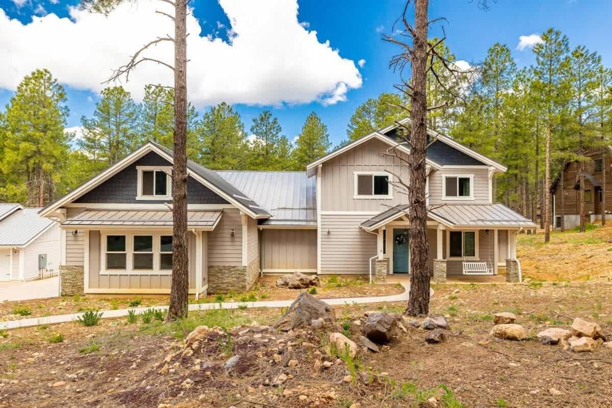Large Near Violas With Hot Tub Holiday home *