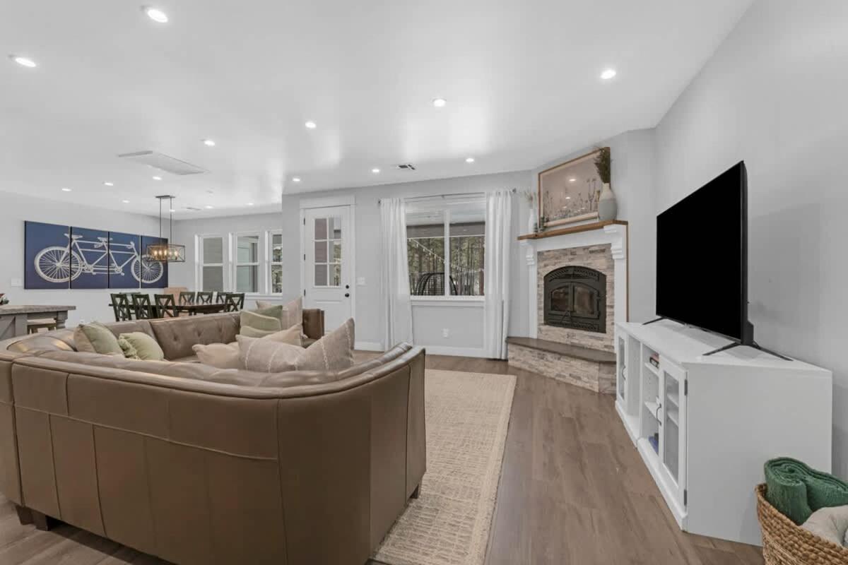 Large Near Violas With Hot Tub * Flagstaff