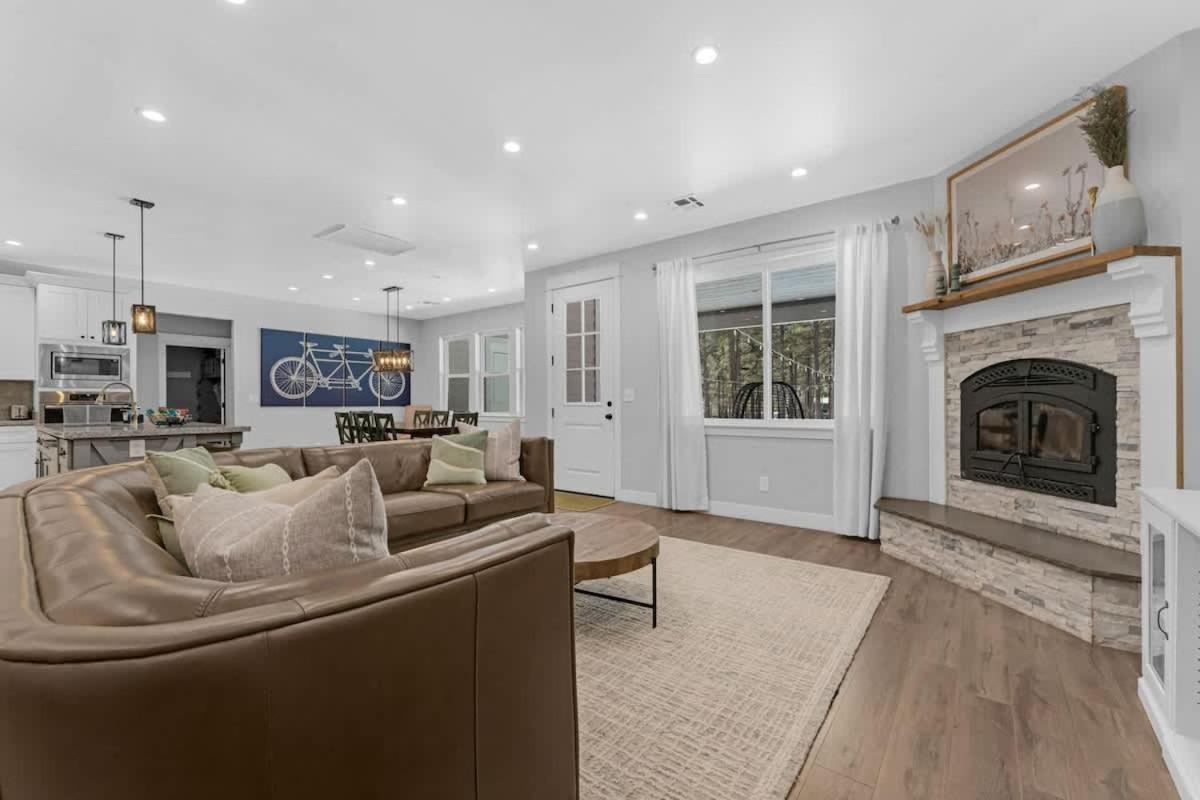 Large Near Violas With Hot Tub Holiday home