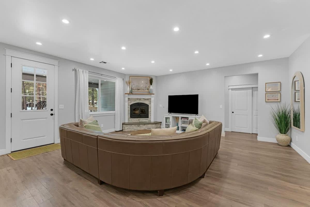 Large Near Violas With Hot Tub *
