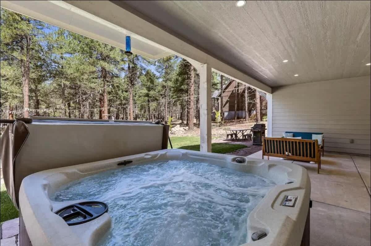 Large Near Violas With Hot Tub