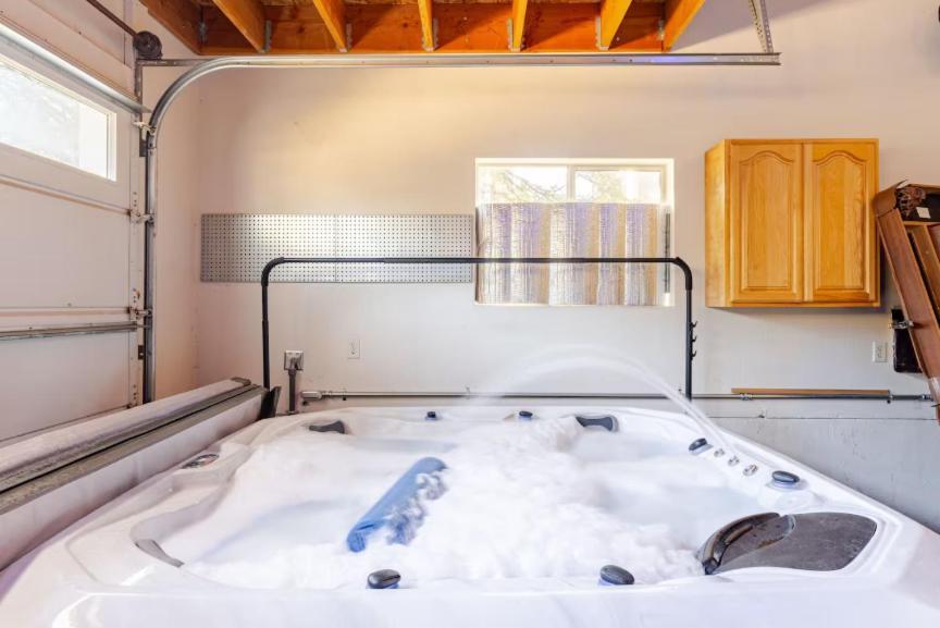 7 Beds With Jacuzzi And Outdoor Patio Holiday home *