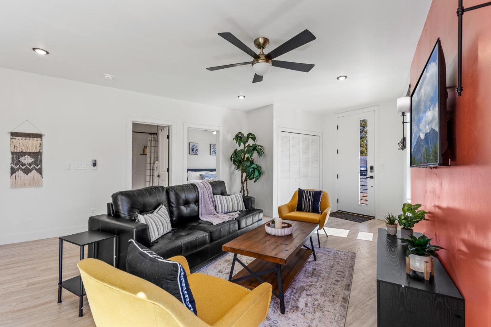 Quiet Getaway With 2 Kings, 3 Beds Pet Friendly Holiday home Flagstaff