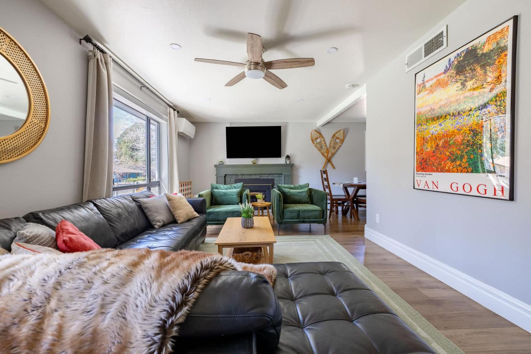 Scenic Mountain Getaway By The Park Holiday home