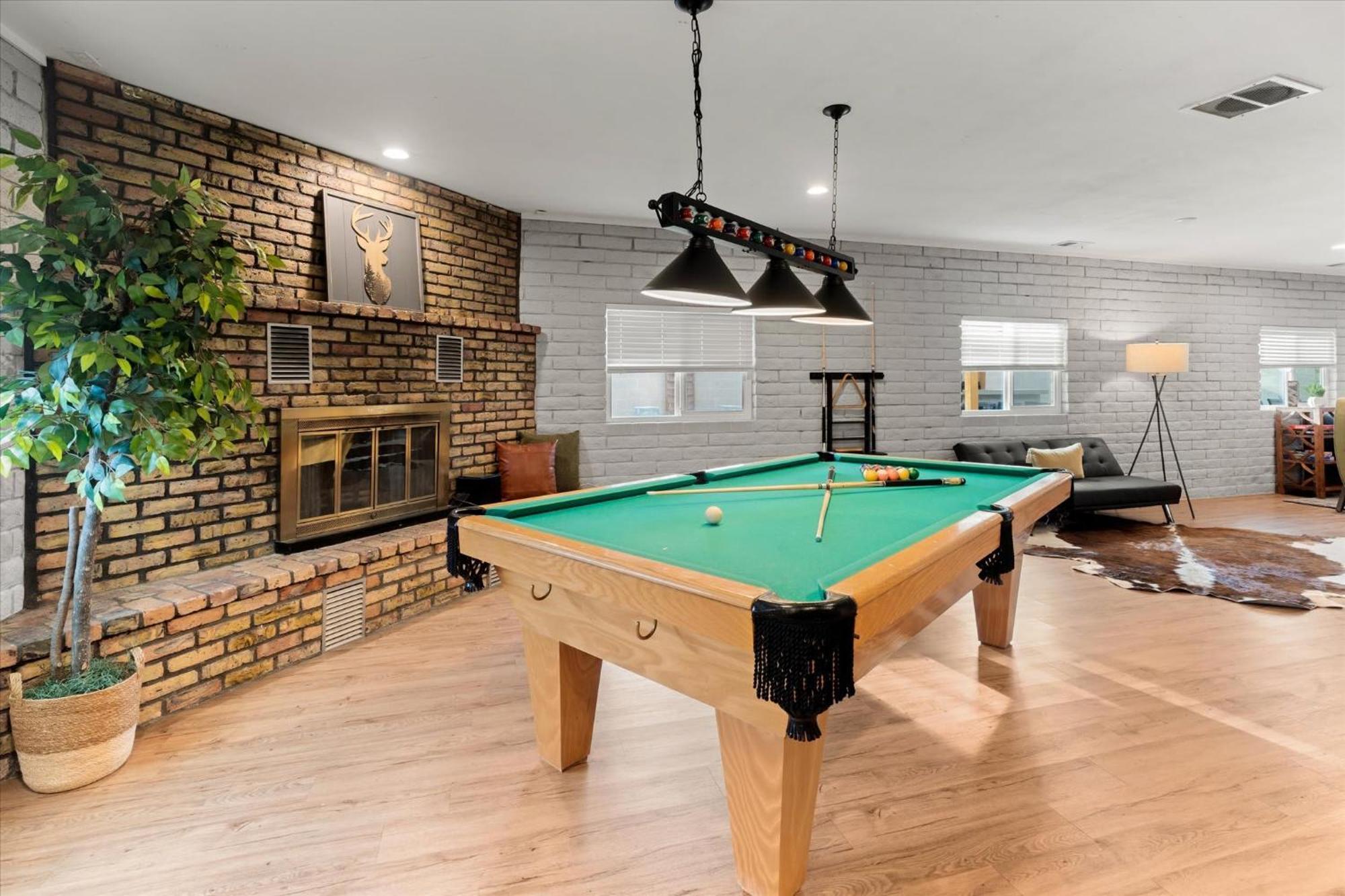 Sleeps 18 Hot Tub Pool Table Fire Pit Arcade Game Holiday home Flagstaff