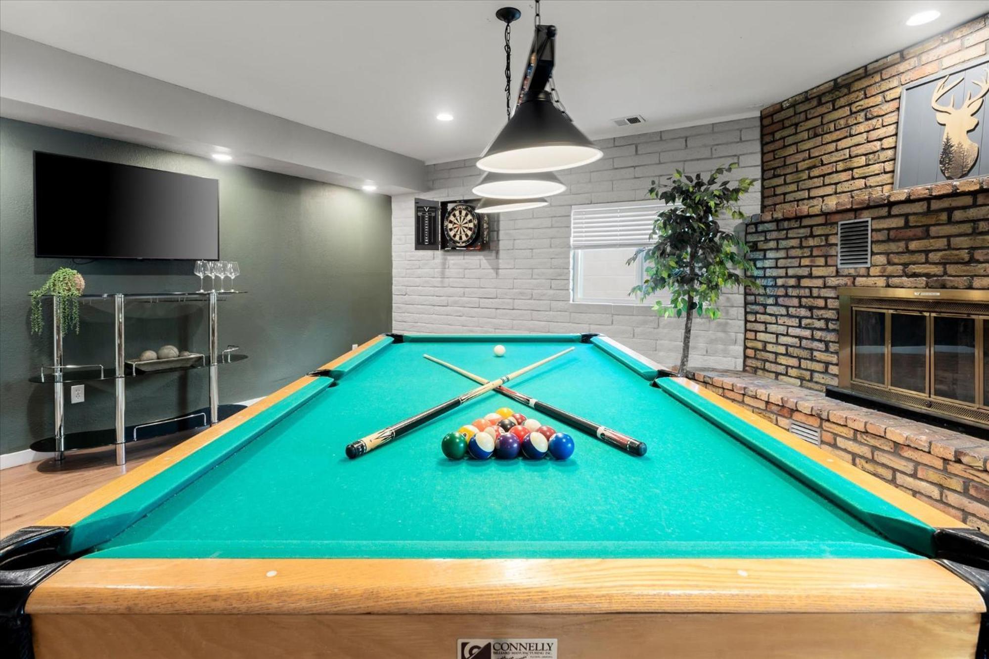 Sleeps 18 Hot Tub Pool Table Fire Pit Arcade Game * Flagstaff