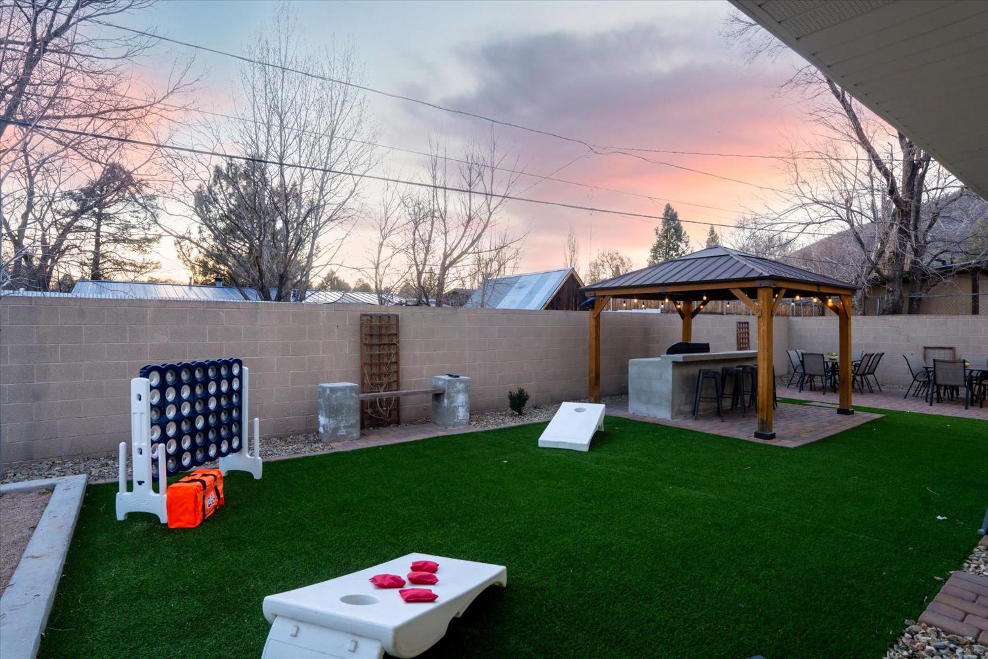 Sleeps 18 Hot Tub Pool Table Fire Pit Arcade Game * Flagstaff