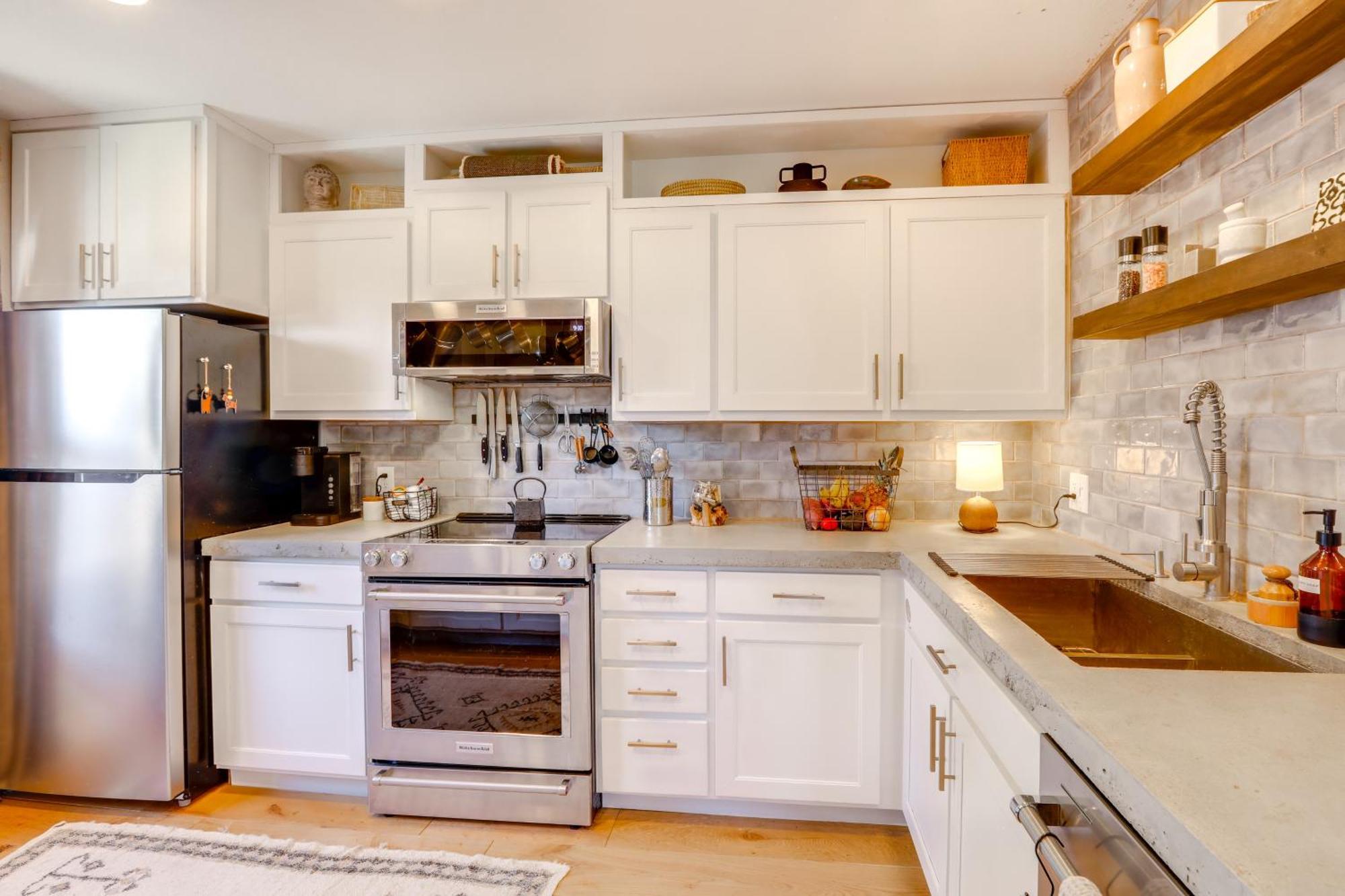 Townhome Near Dtwn Grill, Golf And Relax! Holiday home