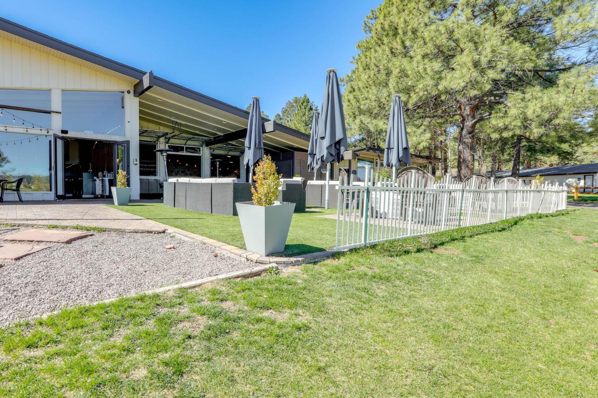 Townhome Near Dtwn Grill, Golf And Relax! Holiday home