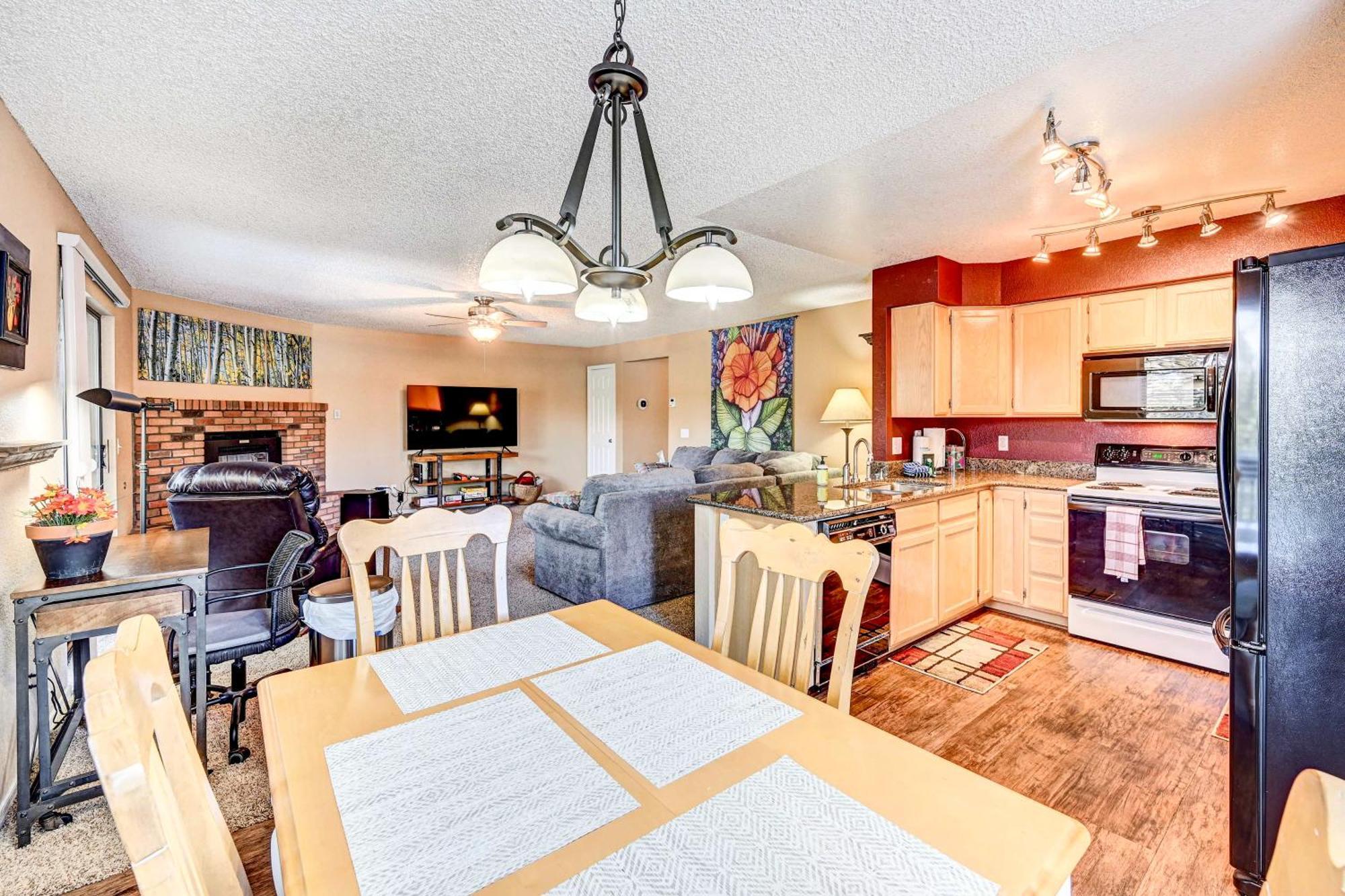 With Balcony In Golf Community! Flagstaff