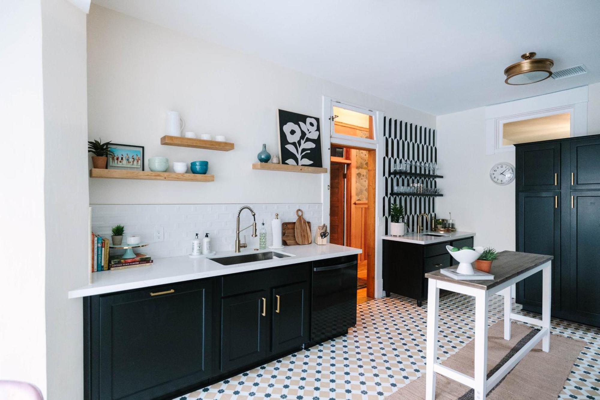 Docs Place Historic Jewel In Downtown Sophisticated Elegance Apartment