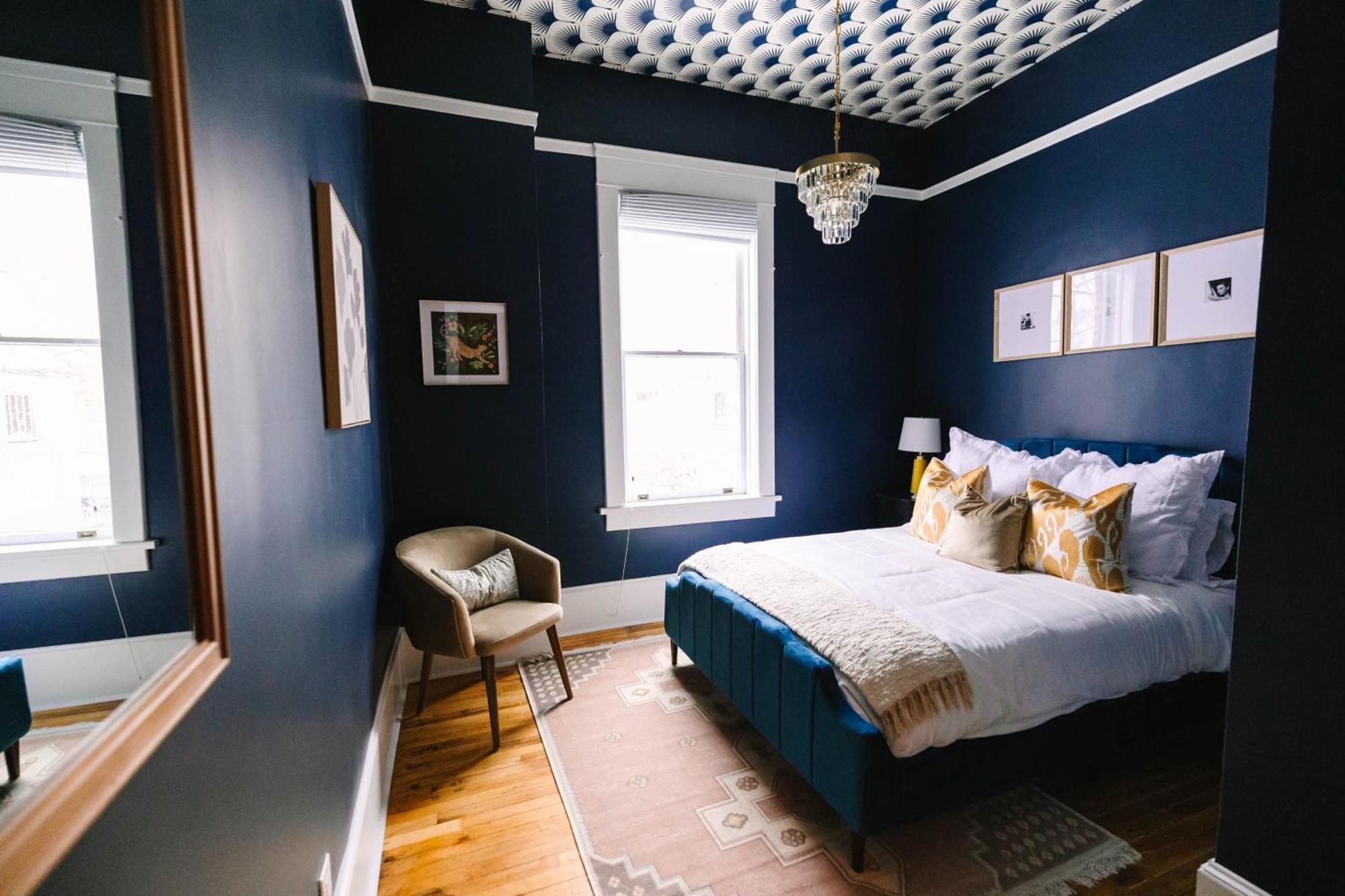 Docs Place Historic Jewel In Downtown Sophisticated Elegance *