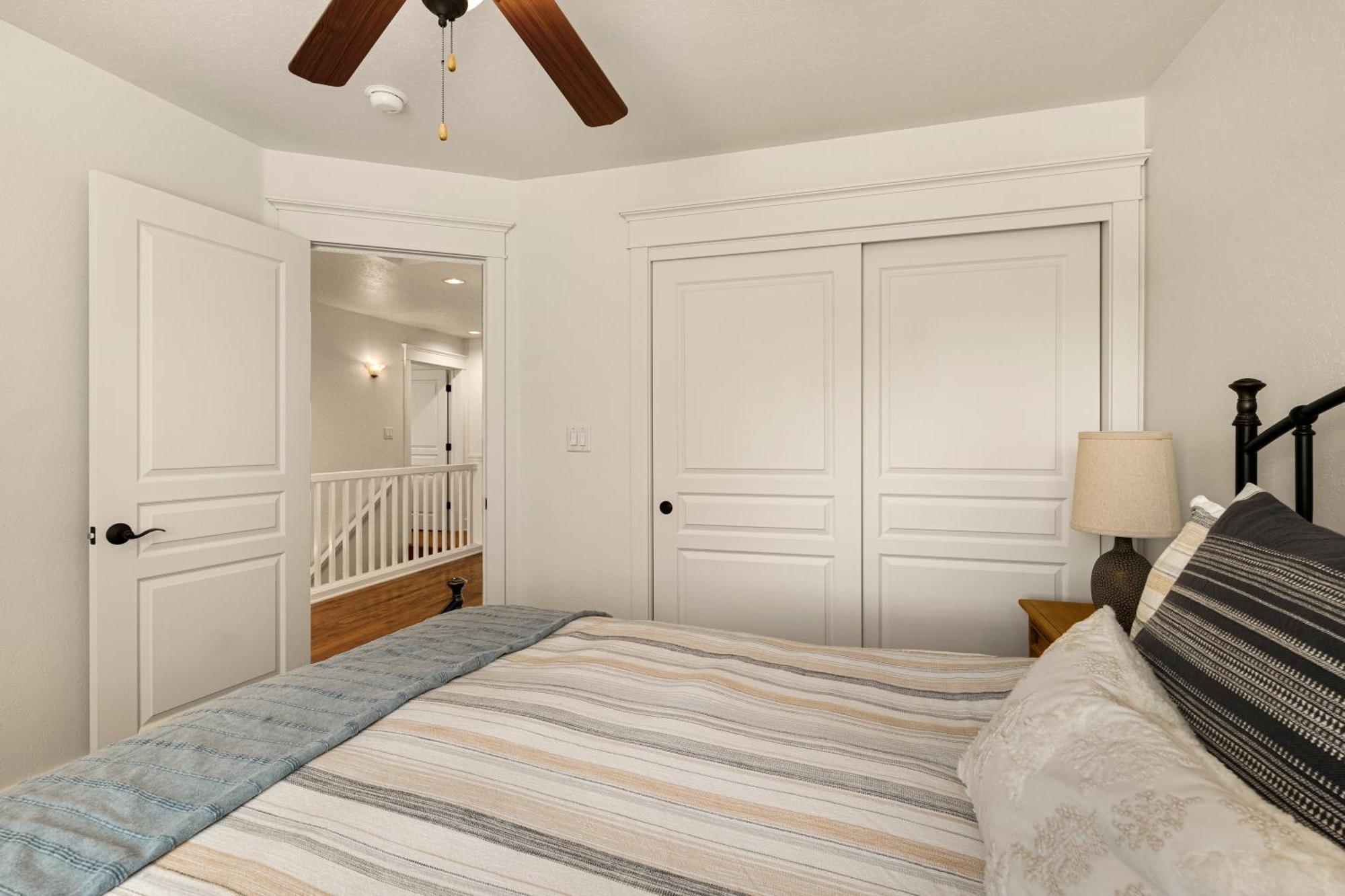 Ponderosa Escape Stunning Location Incredible Game Urban Trail System Ac Ev-charger Holiday home *