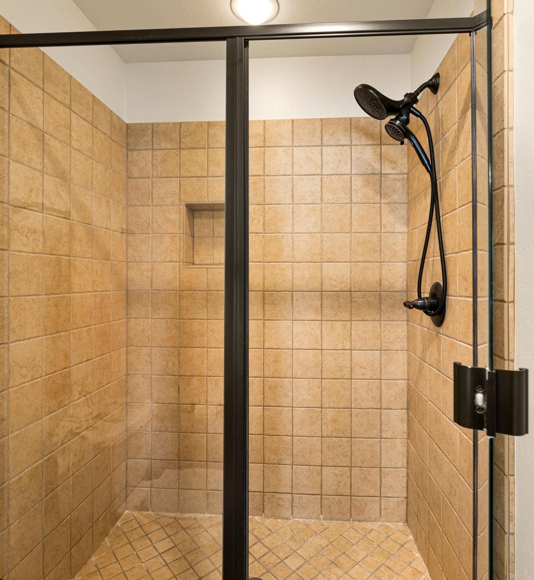 Ponderosa Escape Stunning Location Incredible Game Urban Trail System Ac Ev-charger Holiday home