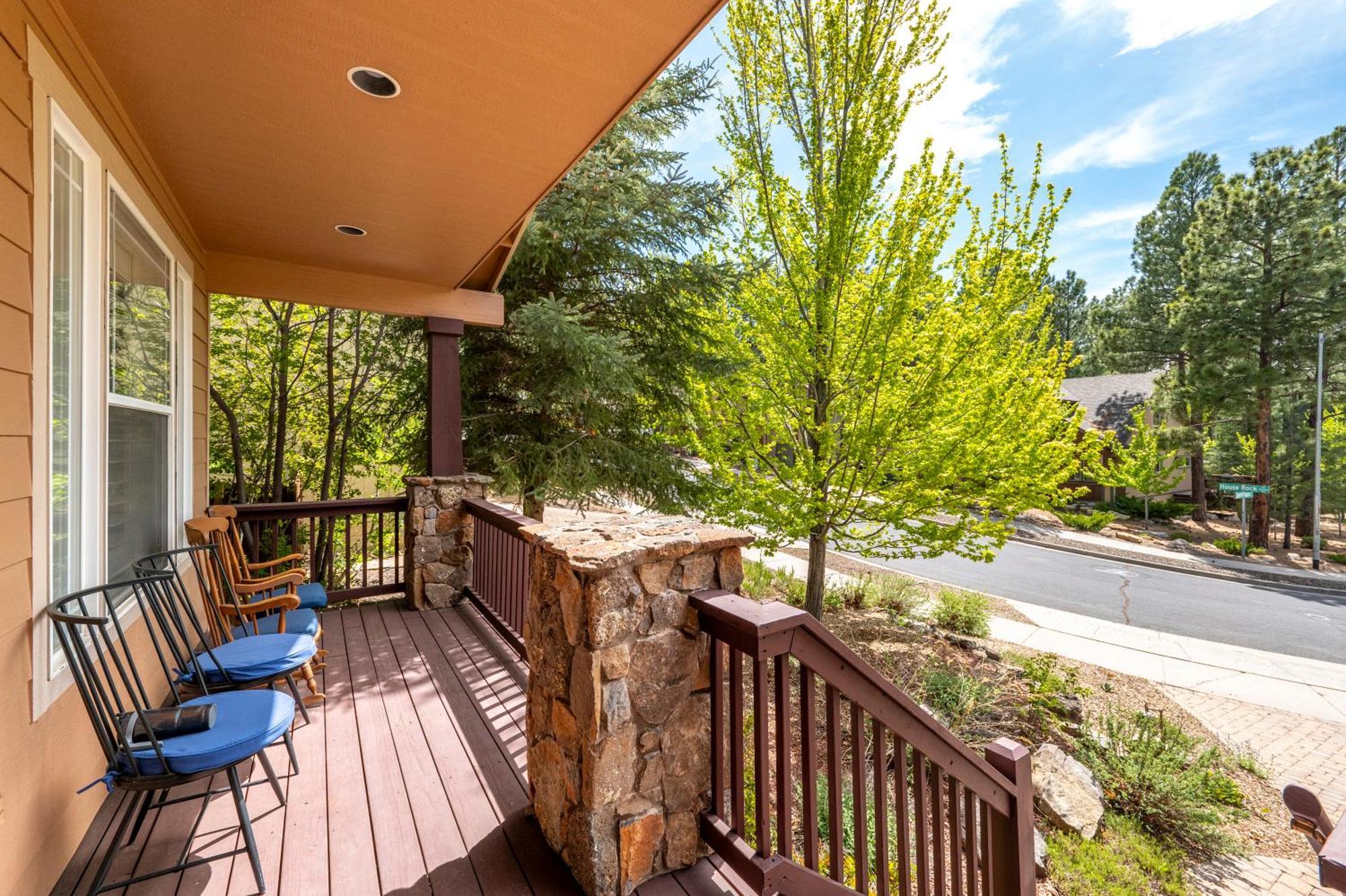 Ponderosa Escape Stunning Location Incredible Game Urban Trail System Ac Ev-charger Holiday home *