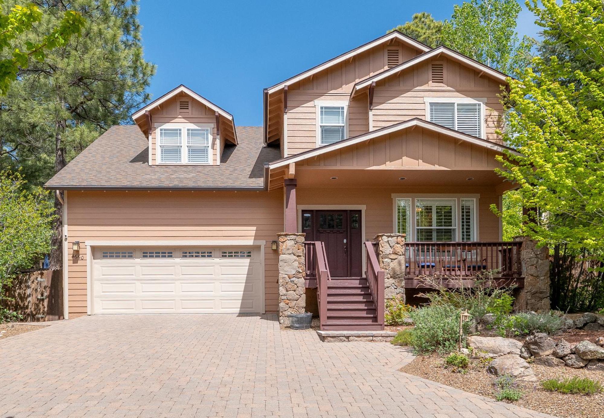 Ponderosa Escape Stunning Location Incredible Game Urban Trail System Ac Ev-charger Holiday home *