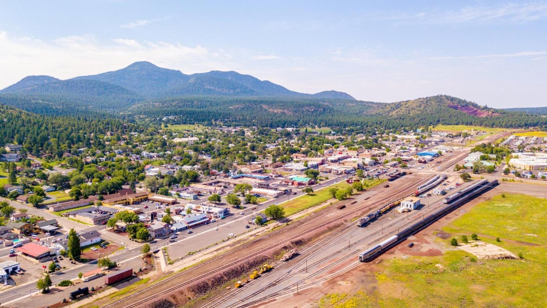 Villa Chic Stylish 4 Bedroom Newly Built Town-home Perfect Location Flagstaff