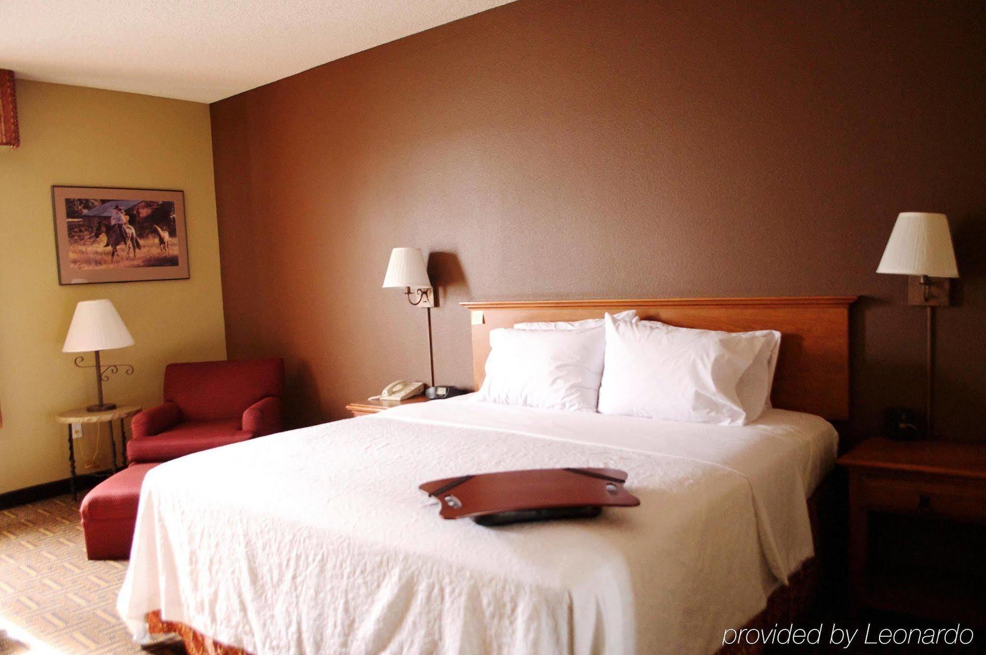 Hotel Hampton & - West