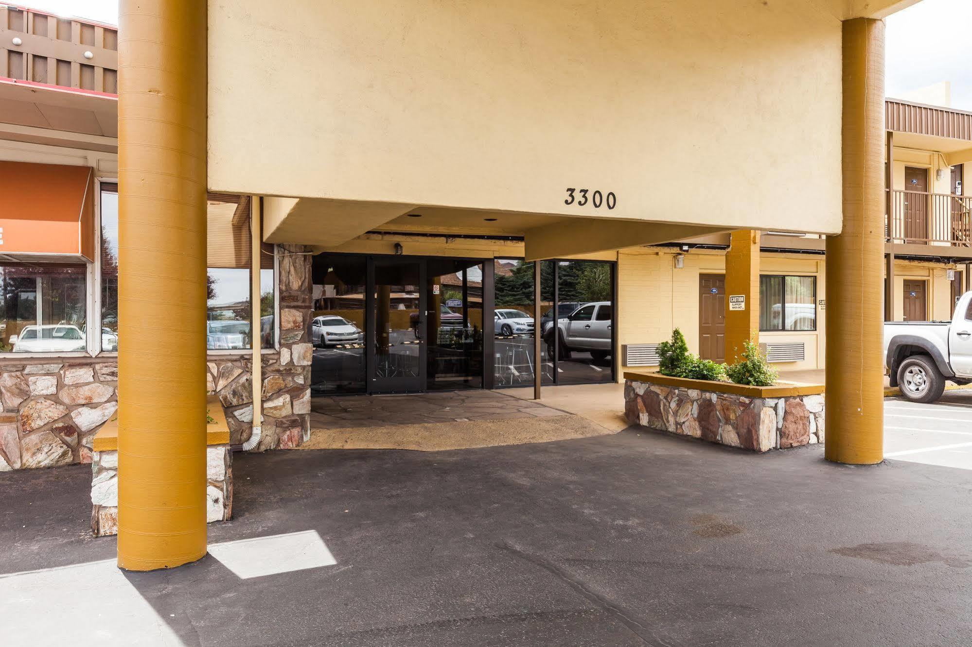 Howard Johnson By Wyndham Hotel