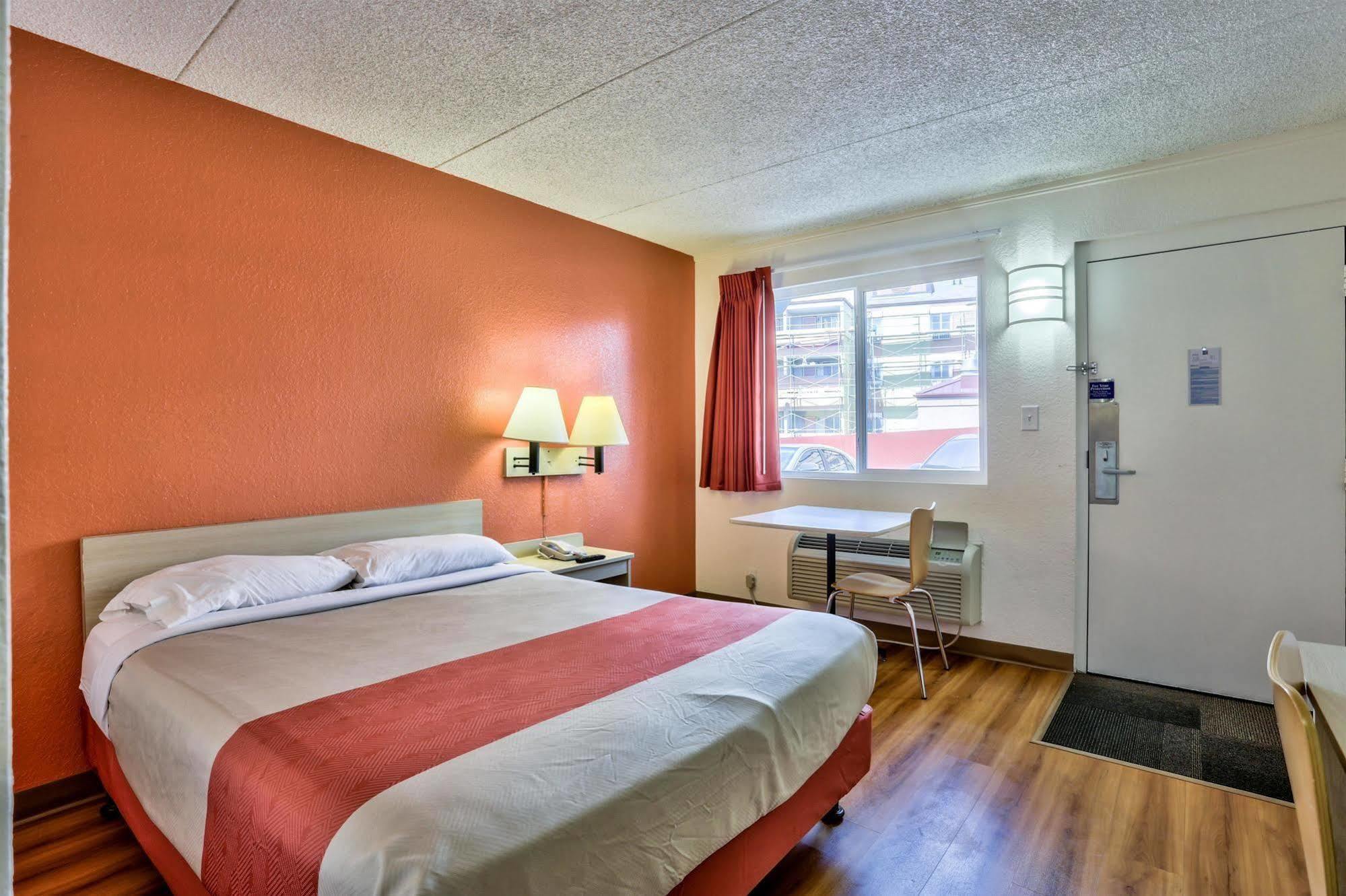 Hotel 6 Flagstaff, Az 3*