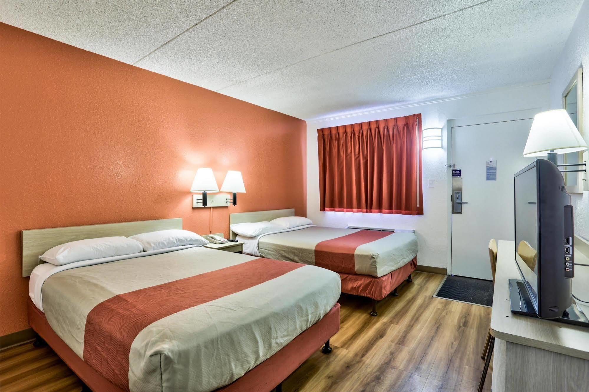 Hotel 6 Flagstaff, Az 3*