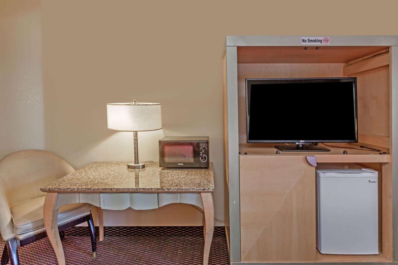 Howard Johnson By Wyndham Hotel 2*