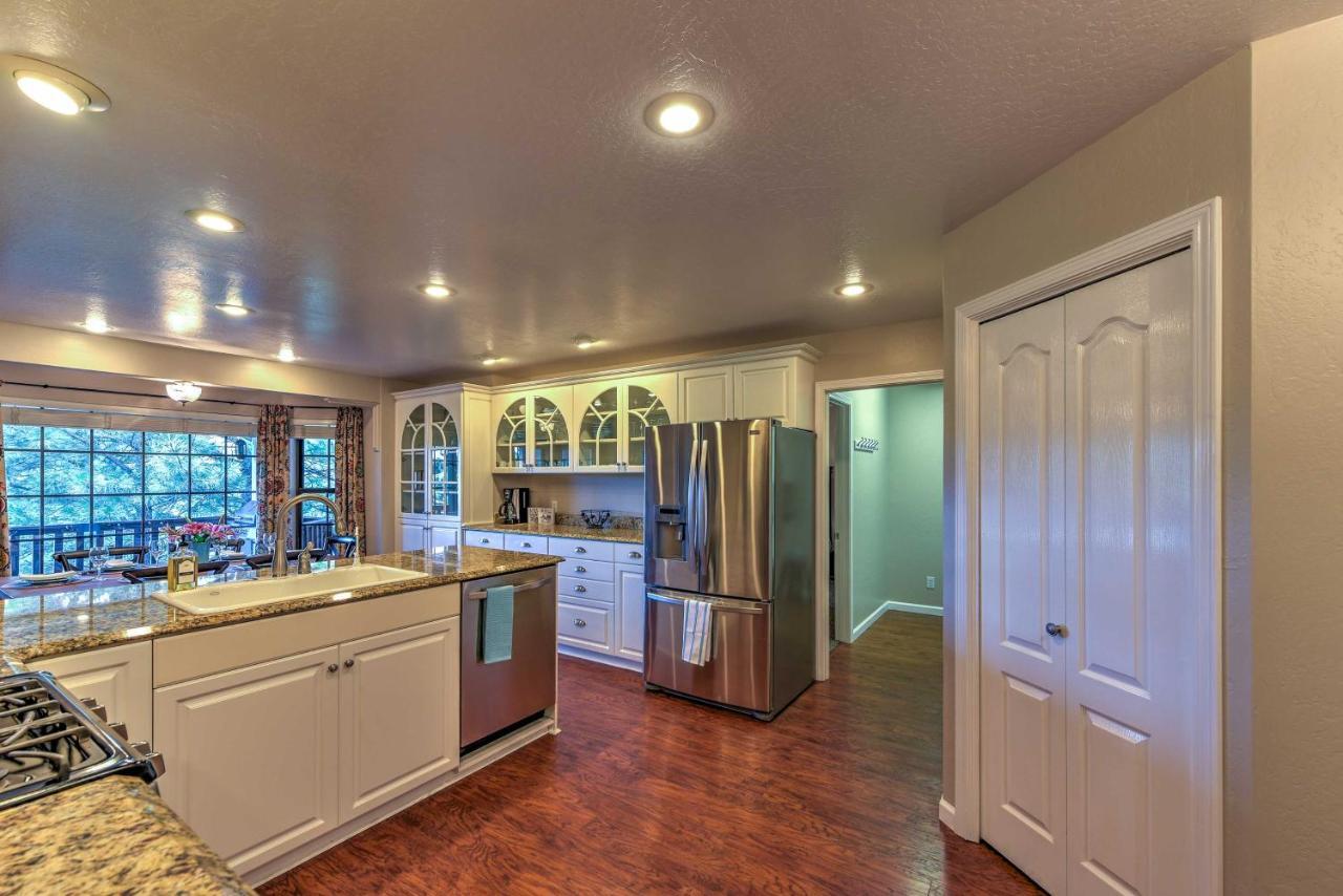 Upscale With Hot Tub And Mountain Views *