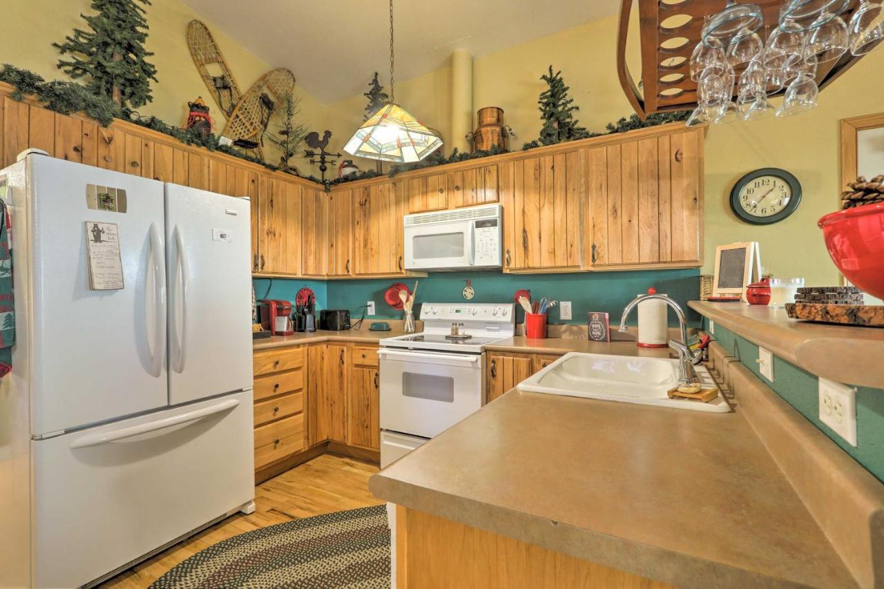 Rustic With Deck About 4 Mi To Old Town Flagstaff! Holiday home